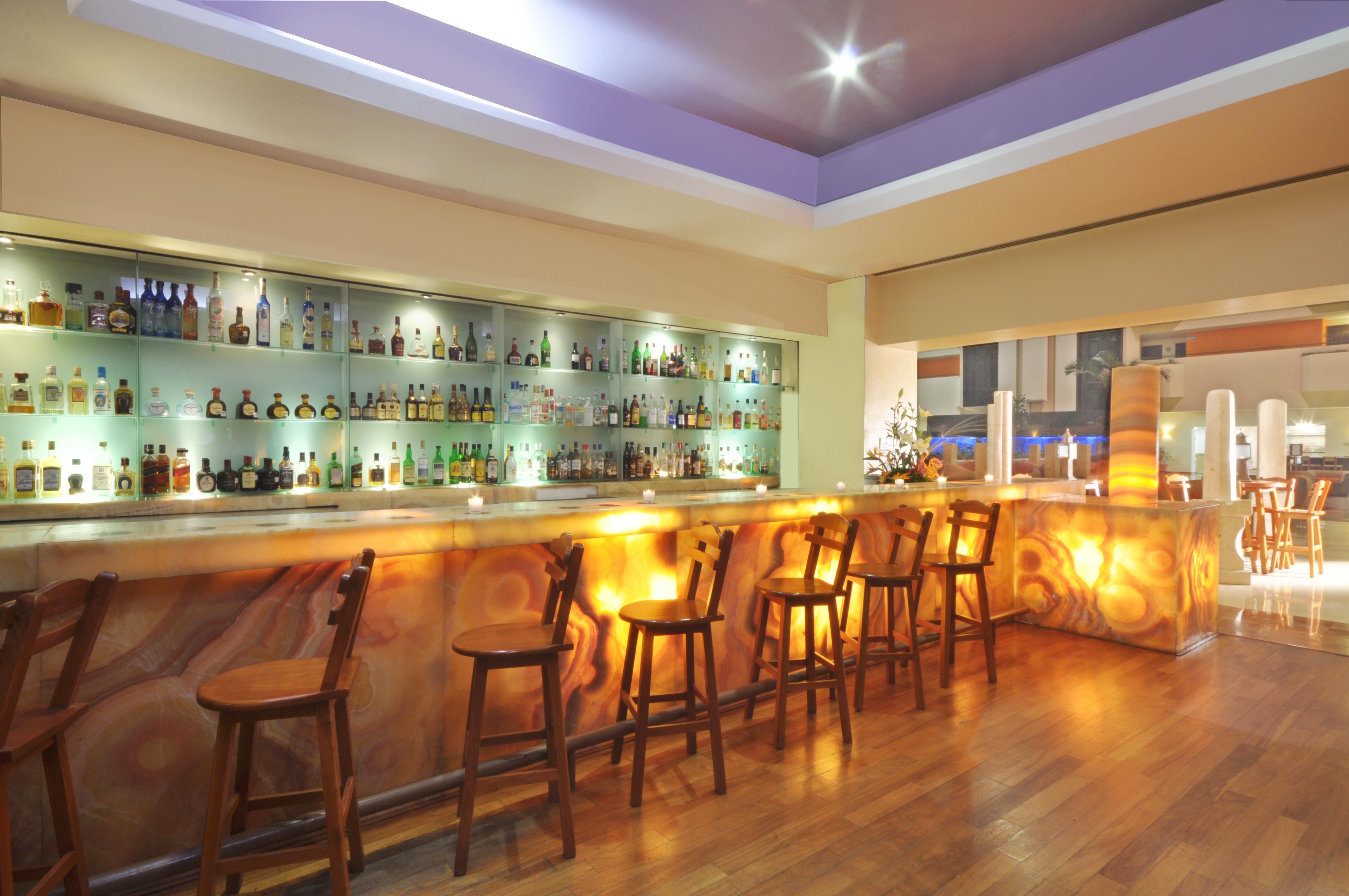 Hotel Galeria Plaza By Brisas 4*
