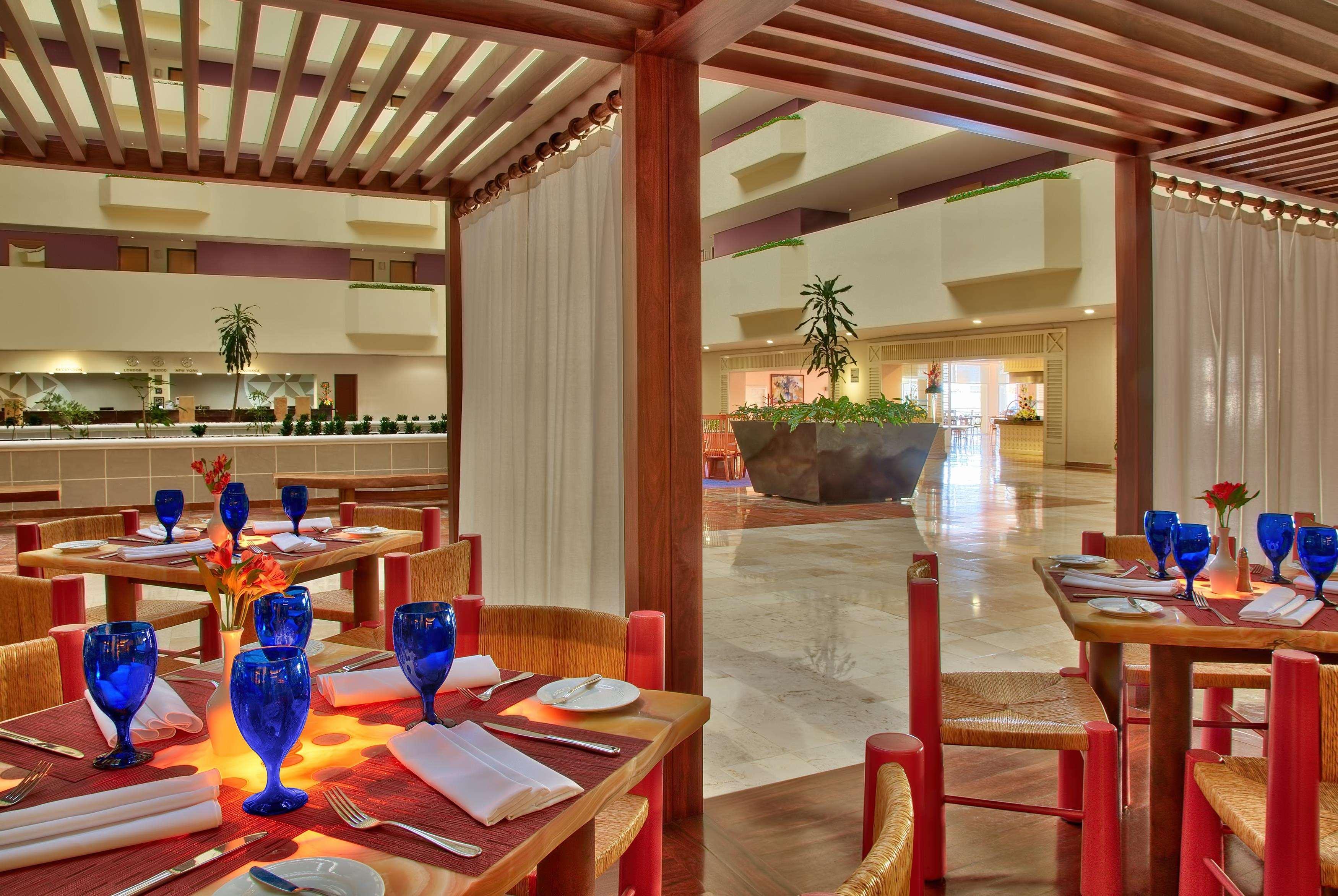 Galeria Plaza By Brisas