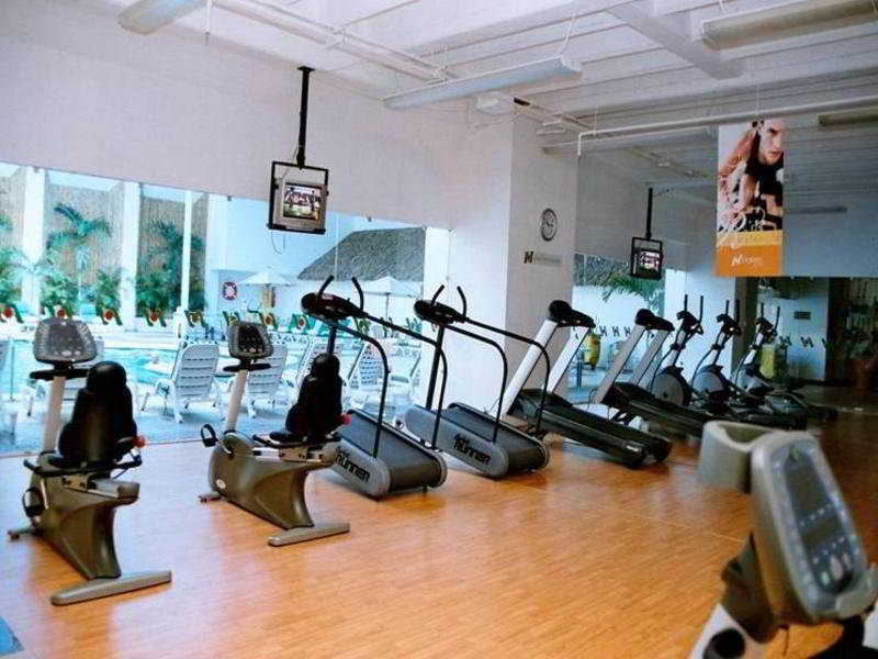 Hotel Galeria Plaza By Brisas 4*